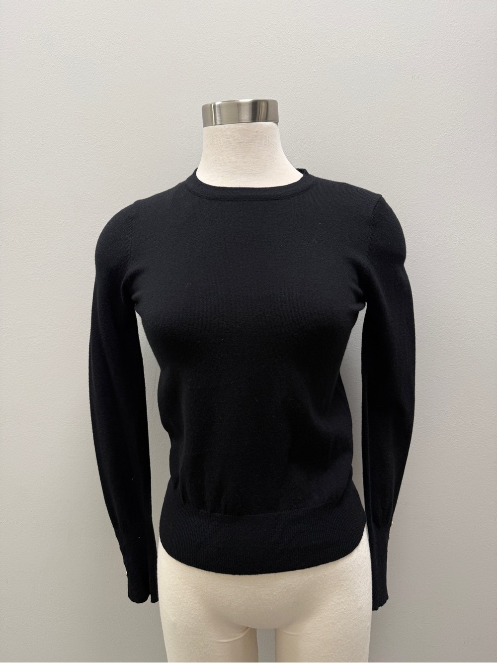 Classic Black Fitted Women's Crewneck Sweater